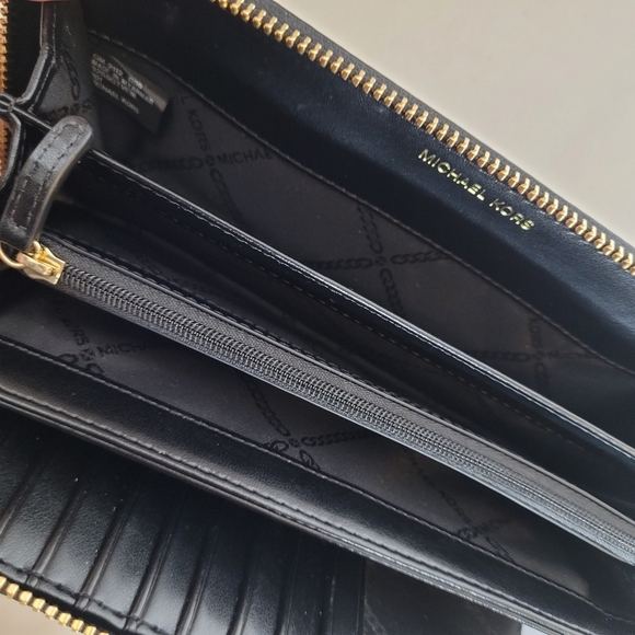 Michael Kors Large Black Saffiano Leather Continental Zip Around Travel Wallet - Picture 5 of 9